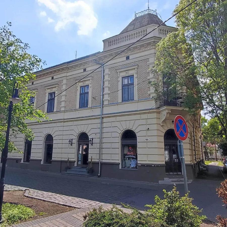 Bed and Breakfast Deak Panzio Nagykoros Exterior foto